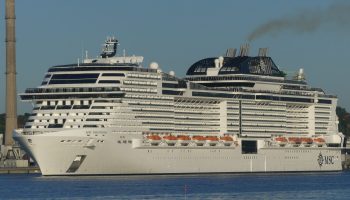 MSC_Grandiosa_leaving_Kiel_XII